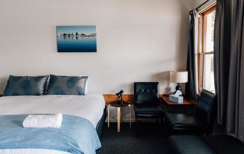 Port Albert Motel - Tourism Caloundra 1