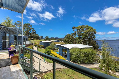 Port Huon Cottages - Tourism Caloundra 1