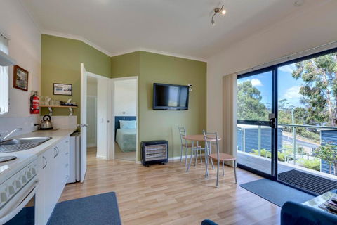 Port Huon Cottages - Tourism Caloundra 2