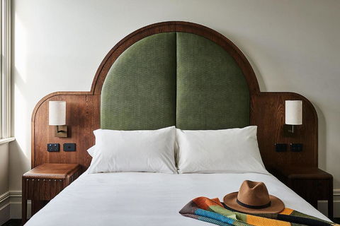 Portarlington Grand Hotel - Tourism Caloundra 0