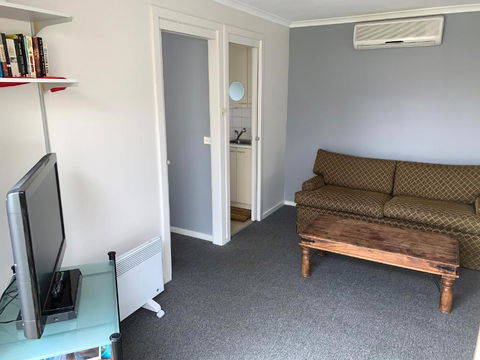 Portarlington Holiday Apartment - Tourism Caloundra 2