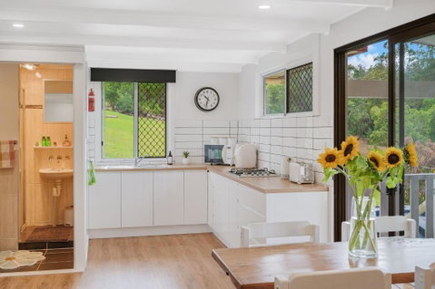 Pet Friendly Cozy Cabin - Tourism Caloundra 3
