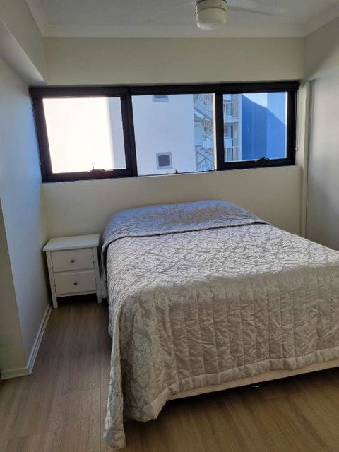 Private Bedroom And Bathroom In A Shared Apartment - Tourism Caloundra 2
