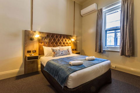 Pretoria Hotel - Tourism Caloundra 0