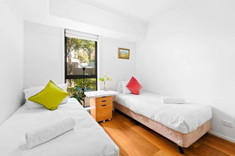 Prime Kensington 2BR Apt With A Massive Backyard - Tourism Caloundra 1