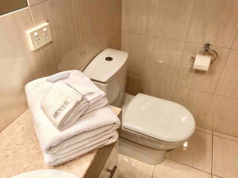 Private Entrance Beautiful Ensuite W Kitchenette - Tourism Caloundra 2