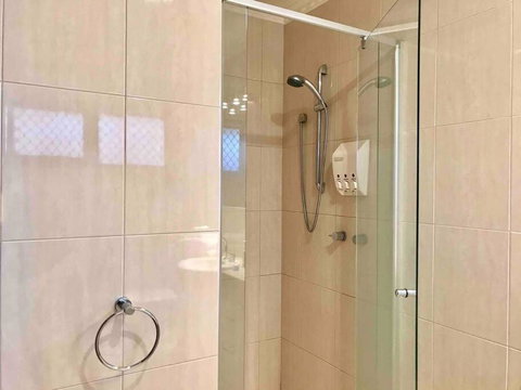 Private Entrance Beautiful Ensuite W Kitchenette - Tourism Caloundra 3
