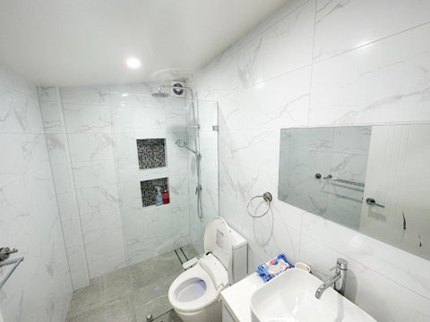 Private, Local Living Studio In Mascot, Airport - Tourism Caloundra 1
