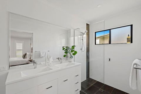 Private Mudjimba Beach Abode - Tourism Caloundra 2