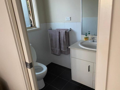 Private Room With Ensuite And Parking Close To Wollongong CBD - Tourism Caloundra 3