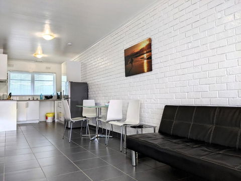 PROMO!!! 2-Bedroom Home Near Airport, Train Station! - Tourism Caloundra 1