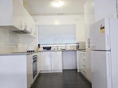 PROMO!!! 2-Bedroom Home Near Airport, Train Station! - Tourism Caloundra 2