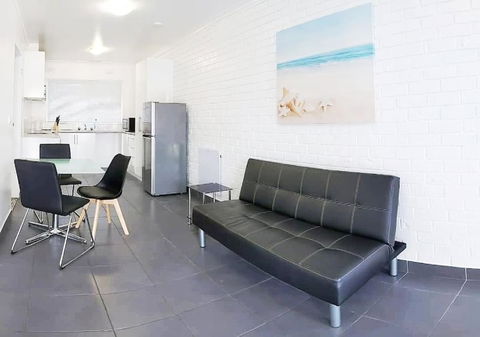 PROMO 2-Bedroom Villa Next To Train Station, FREE PARKING - Tourism Caloundra 1