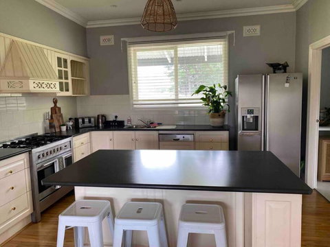 Prouts Lodge - Tourism Caloundra 3