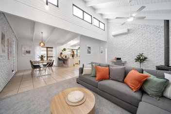 Pumicestone Beach House - 200m To The Passage with Tourism Caloundra