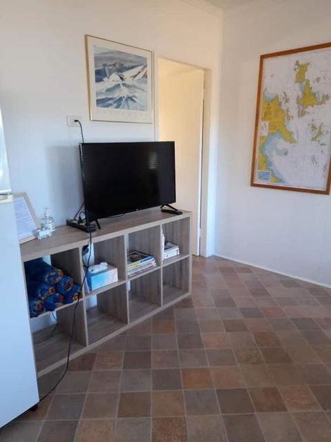 QCWA Cheerful Cottage - Airlie Beach - Tourism Caloundra 1