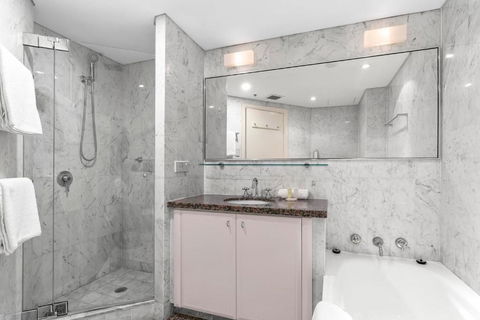 Quay West 2302 Self-Catering - Tourism Caloundra 2