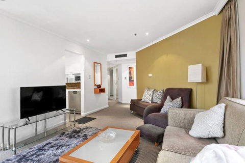 Quay West 2302 Self-Catering - Tourism Caloundra 3
