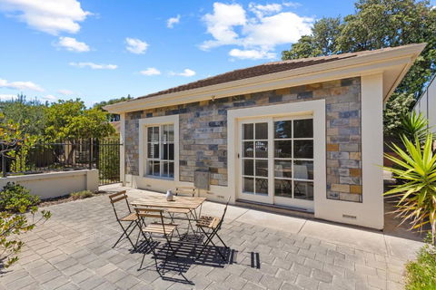 Quiet 2-Bed Retreat With Private Courtyard - Tourism Caloundra 3