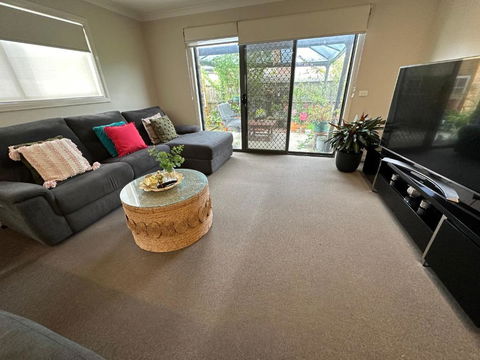 Quiet Comfort For Relaxing Stays - Tourism Caloundra 1
