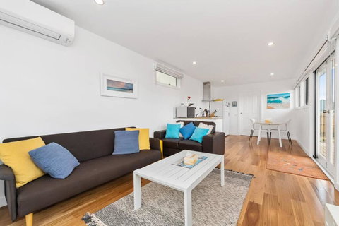 Quiet, Luxurious Guest House - Couples Retreat - Tourism Caloundra 3