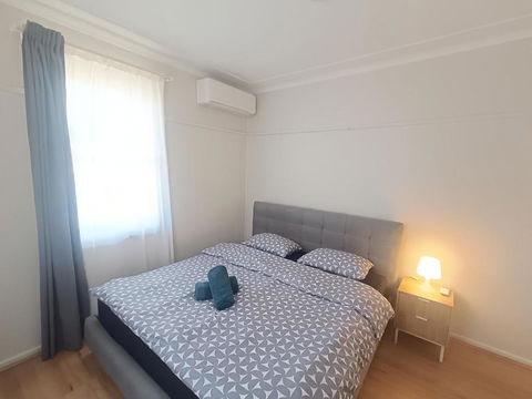Quiet Room With Air Conditioning - E4 - Tourism Caloundra 2
