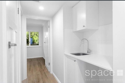 Quintessential Oceanview Apartment In Cottesloe - Tourism Caloundra 0