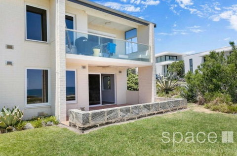 Quintessential Oceanview Apartment In Cottesloe - Tourism Caloundra 3