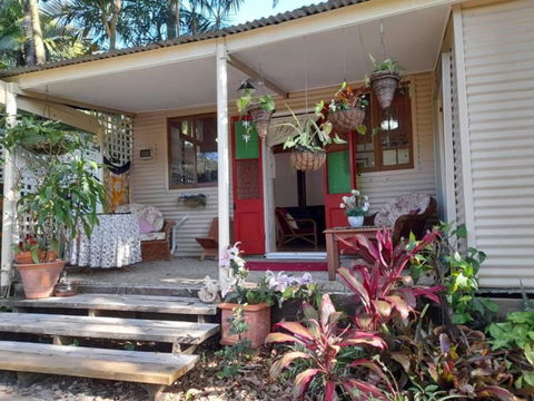 Quirky Cottage In Centre Of Maleny, Walk Everywhere - Tourism Caloundra 2