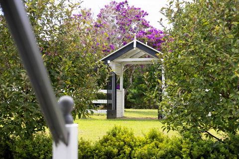 Rambling Roses - Tourism Caloundra 1