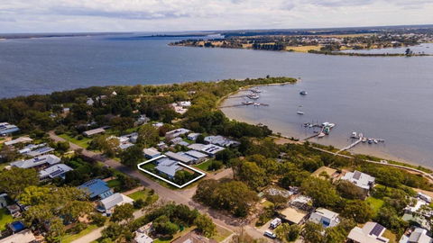 Raymond Island Retreat - Tourism Caloundra 1