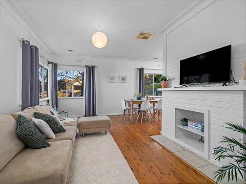 Read Place Retreat - Tourism Caloundra 1