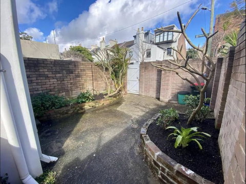 Rear Garden Suite - Tourism Caloundra 1