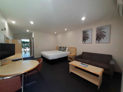 Red Bridge Motor Inn - Tourism Caloundra 0