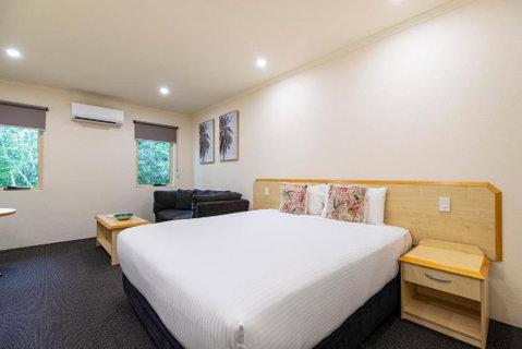 Red Bridge Motor Inn - Tourism Caloundra 1