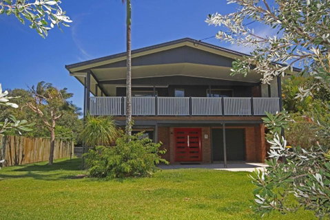 Red Door Beach House - Tourism Caloundra 0
