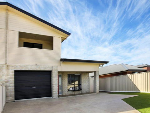 Red Door Retreat - Tourism Caloundra 0