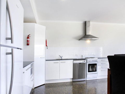 Red Door Retreat - Tourism Caloundra 3