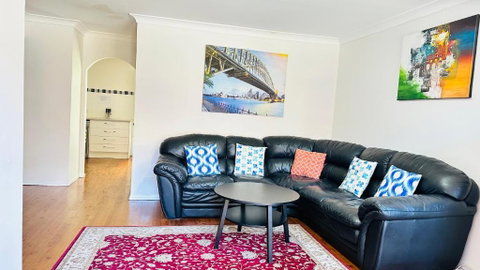 Quiet Family Townhouse In Wollongong CBD - Tourism Caloundra 0