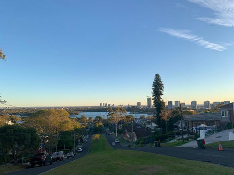 Putney Studio, Short Drive To Parklands & Olympic Park - Tourism Caloundra 0