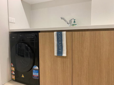 Putney Studio, Short Drive To Parklands & Olympic Park - Tourism Caloundra 1