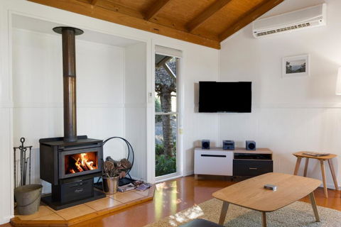 Ravensbourne Escape - Windsong - Tourism Caloundra 3