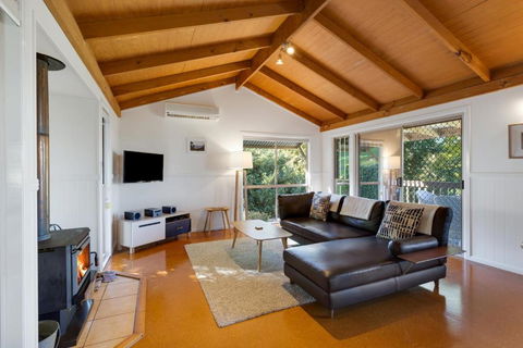 Ravensbourne Escape - Windsong - Tourism Caloundra 1