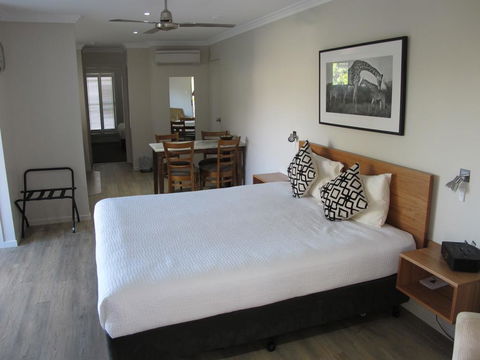 Aston Hill Motor Lodge - Tourism Caloundra 2