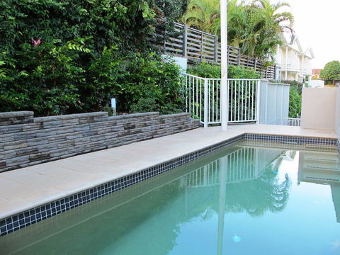 Aston Hill Motor Lodge - Tourism Caloundra 1
