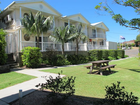 Aston Hill Motor Lodge - Tourism Caloundra 0