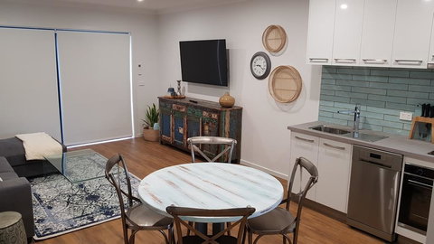 At Home Apartments - Tourism Caloundra 1