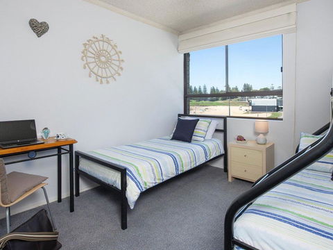At The Beach - Kiama Surf Beach At Your Doorstep - Tourism Caloundra 3