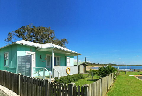 Aurora Beachfront Cottage - Tourism Caloundra 0