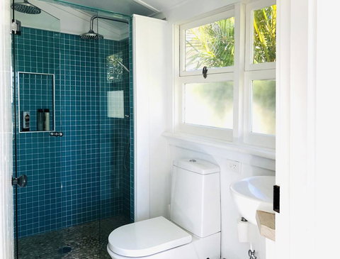 Aurora Beachfront Cottage - Tourism Caloundra 2